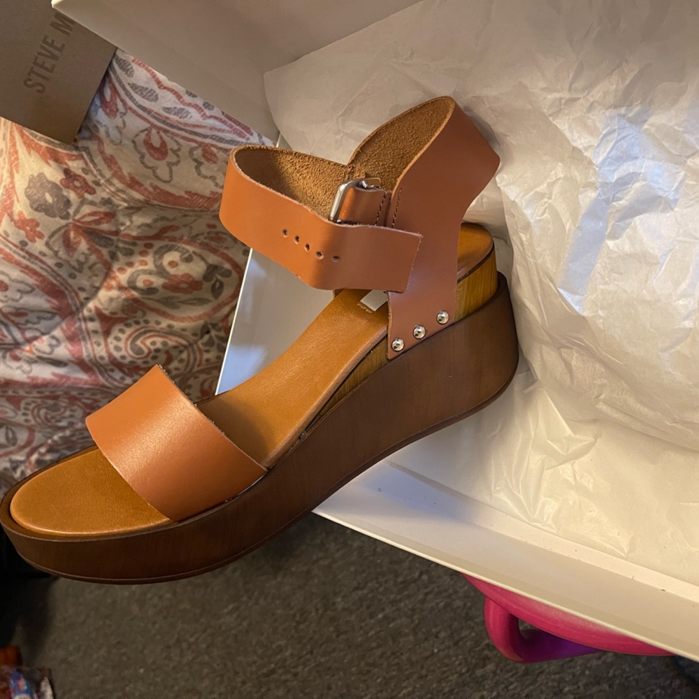 Beautiful brown wedge sandal made by Steve Madden